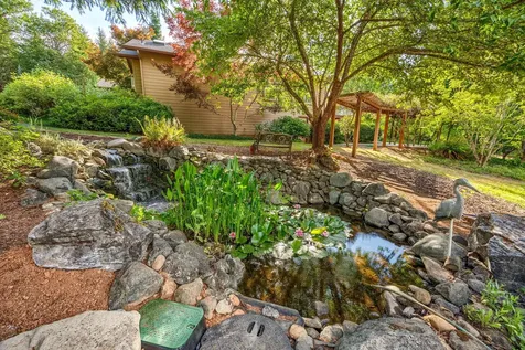 327 Whitestone Drive Grants Pass OR 97527