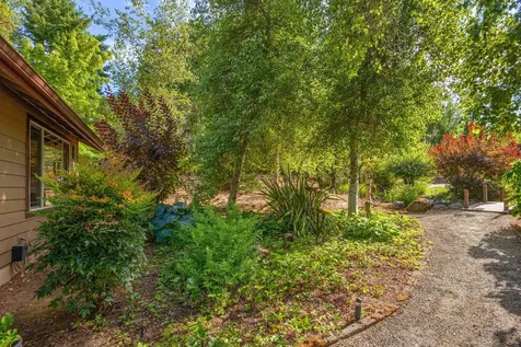 327 Whitestone Drive Grants Pass OR 97527