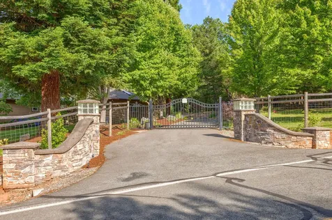 327 Whitestone Drive Grants Pass OR 97527