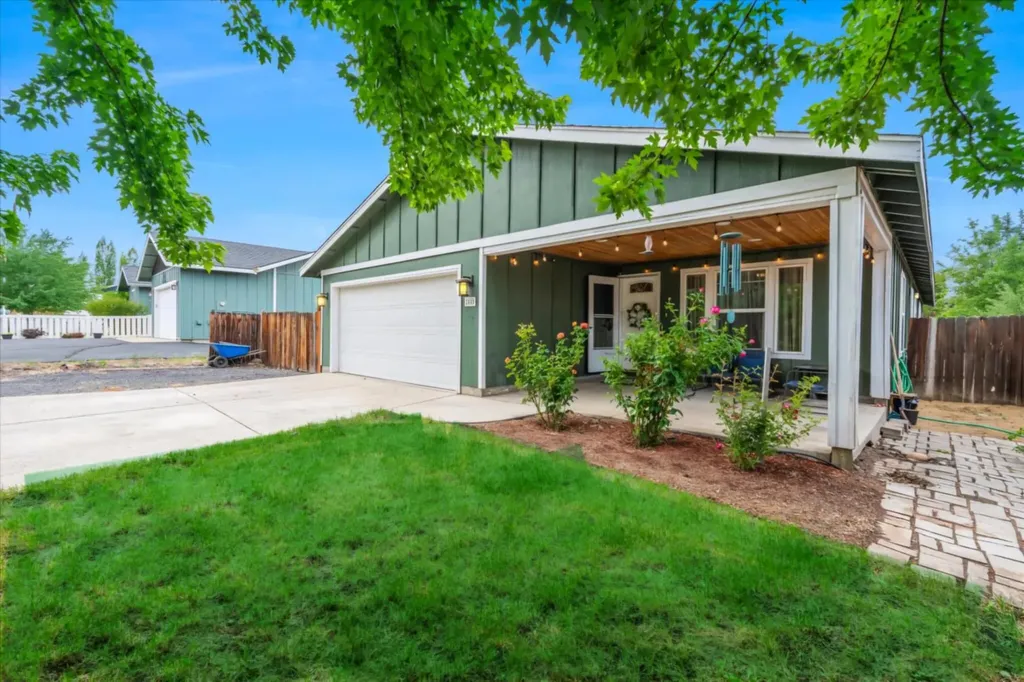 2555 SW Timber Avenue Redmond OR 97756