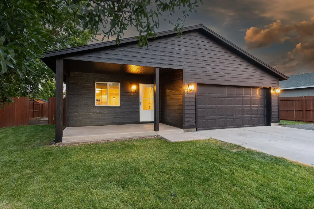 2536 SW Volcano Avenue Redmond OR 97756