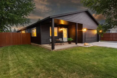 2536 SW Volcano Avenue Redmond OR 97756