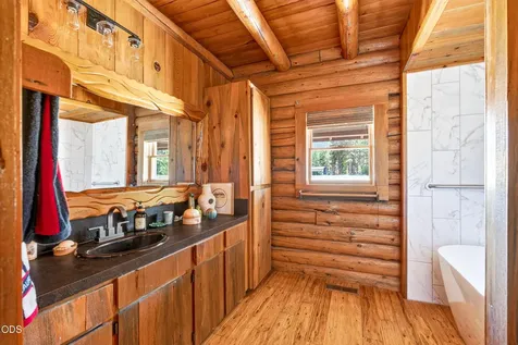 13751 SW Meadow View Drive Camp Sherman OR 97730