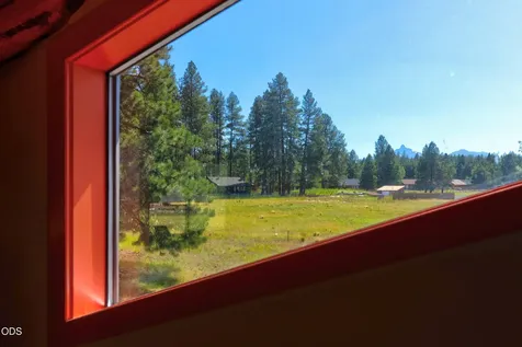 13751 SW Meadow View Drive Camp Sherman OR 97730
