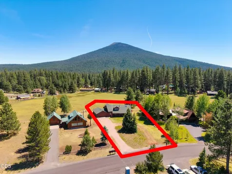 13751 SW Meadow View Drive Camp Sherman OR 97730