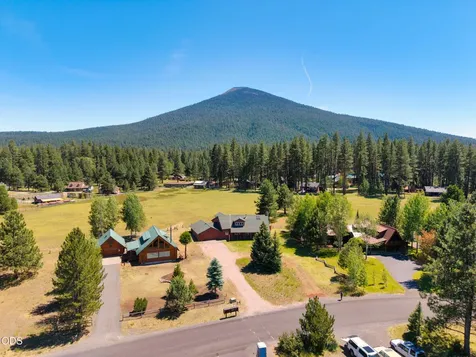13751 SW Meadow View Drive Camp Sherman OR 97730