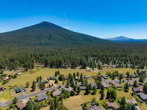 13751 SW Meadow View Drive Camp Sherman OR 97730