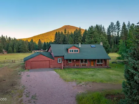 13751 SW Meadow View Drive Camp Sherman OR 97730