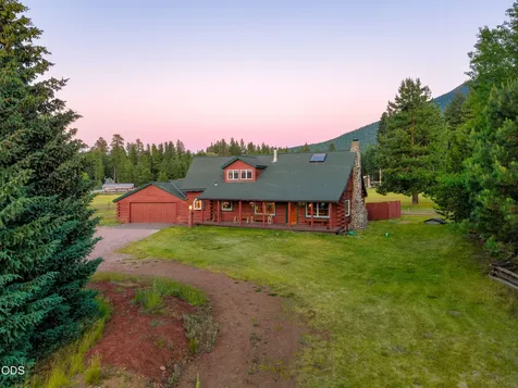 13751 SW Meadow View Drive Camp Sherman OR 97730