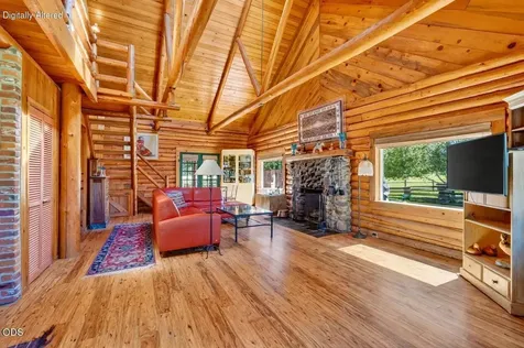 13751 SW Meadow View Drive Camp Sherman OR 97730