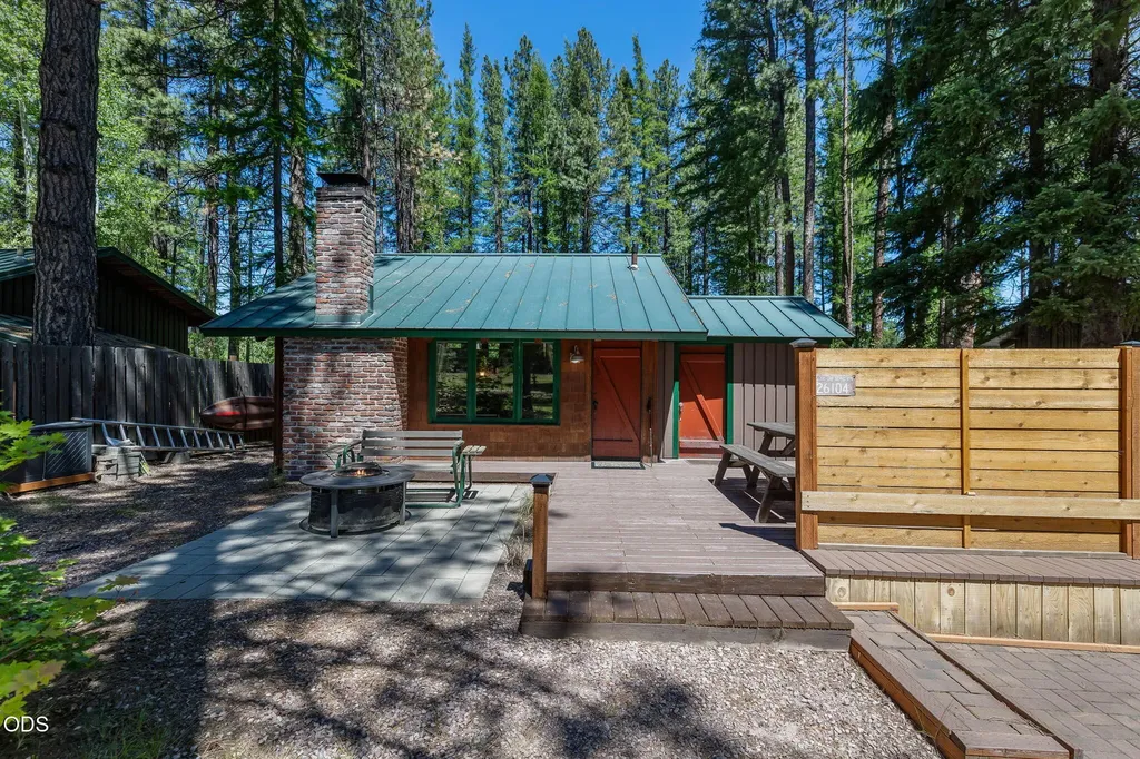 26104 SW Pine Drive Camp Sherman OR 97730