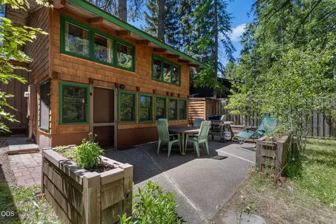 26104 SW Pine Drive Camp Sherman OR 97730