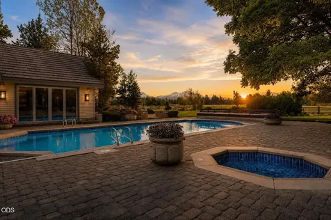 67480 Cloverdale Road Bend OR 97703