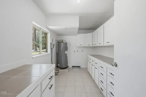 925 Meadow View Drive Williams OR 97544
