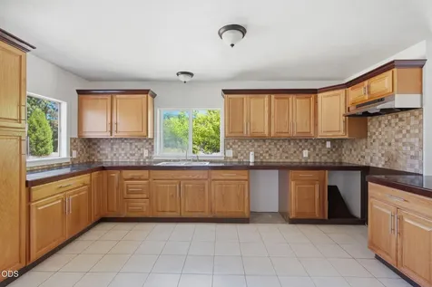 925 Meadow View Drive Williams OR 97544
