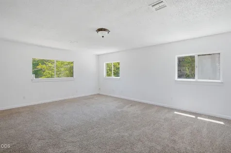 925 Meadow View Drive Williams OR 97544