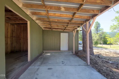 925 Meadow View Drive Williams OR 97544
