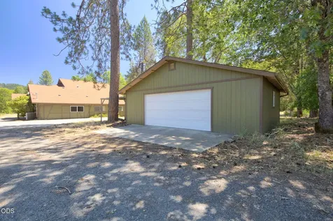925 Meadow View Drive Williams OR 97544