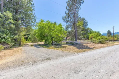 925 Meadow View Drive Williams OR 97544