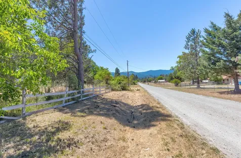 925 Meadow View Drive Williams OR 97544