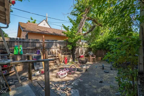 324 NE D Street Grants Pass OR 97526