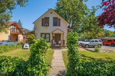324 NE D Street Grants Pass OR 97526
