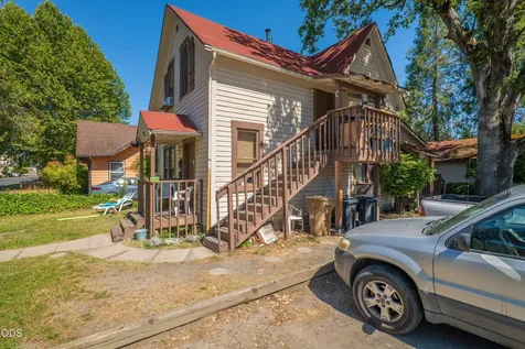 324 NE D Street Grants Pass OR 97526