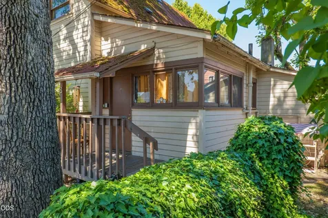 324 NE D Street Grants Pass OR 97526