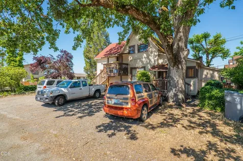 324 NE D Street Grants Pass OR 97526