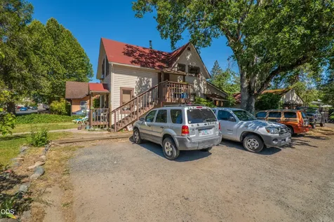 324 NE D Street Grants Pass OR 97526