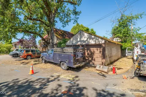324 NE D Street Grants Pass OR 97526
