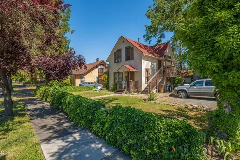 324 NE D Street Grants Pass OR 97526