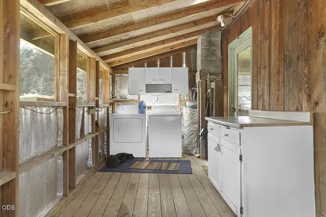 910 Reeves Creek Road Selma OR 97538