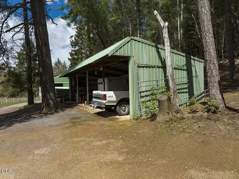 910 Reeves Creek Road Selma OR 97538