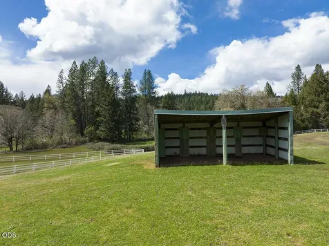 910 Reeves Creek Road Selma OR 97538