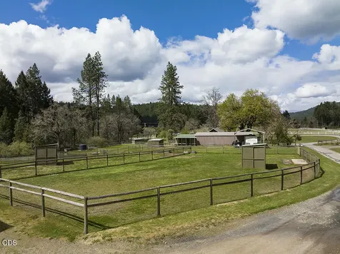 910 Reeves Creek Road Selma OR 97538