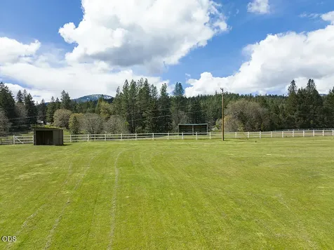 910 Reeves Creek Road Selma OR 97538