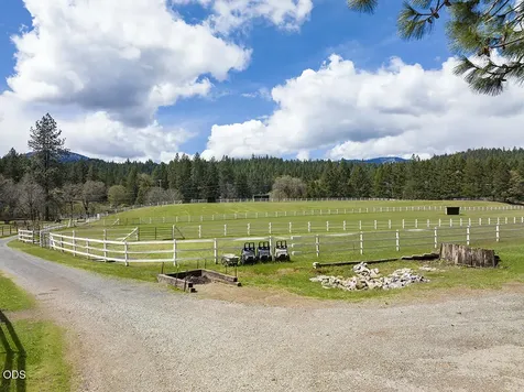 910 Reeves Creek Road Selma OR 97538