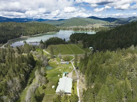 910 Reeves Creek Road Selma OR 97538