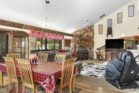 910 Reeves Creek Road Selma OR 97538