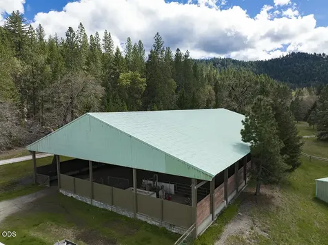 910 Reeves Creek Road Selma OR 97538