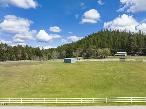 910 Reeves Creek Road Selma OR 97538