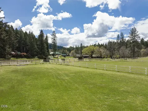 910 Reeves Creek Road Selma OR 97538