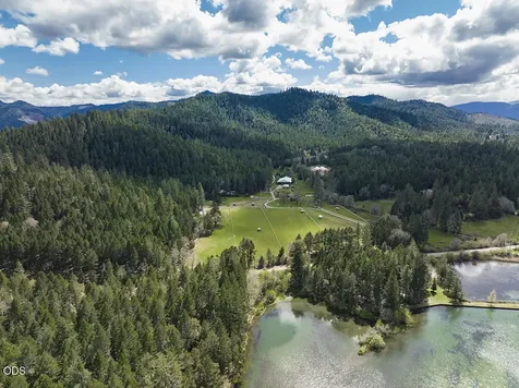 910 Reeves Creek Road Selma OR 97538