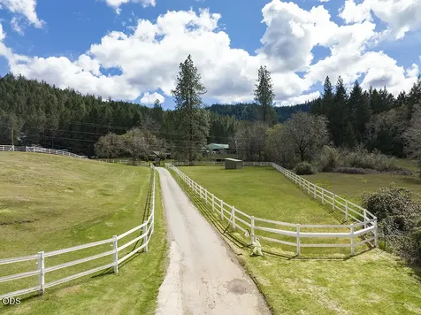 910 Reeves Creek Road Selma OR 97538
