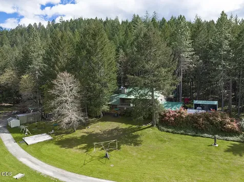 910 Reeves Creek Road Selma OR 97538