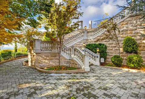 200 Belle Fiore Lane Ashland OR 97520