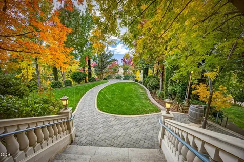 200 Belle Fiore Lane Ashland OR 97520