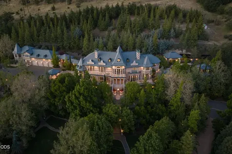 200 Belle Fiore Lane Ashland OR 97520