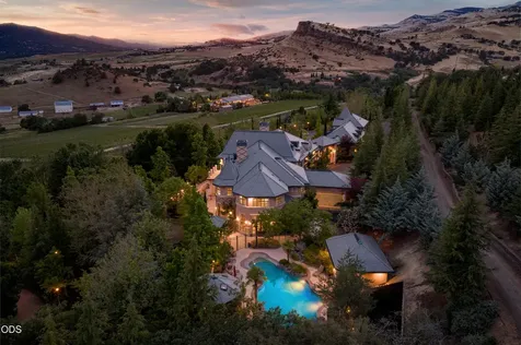 200 Belle Fiore Lane Ashland OR 97520
